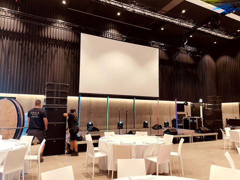 Bedrijfsevenement binnen