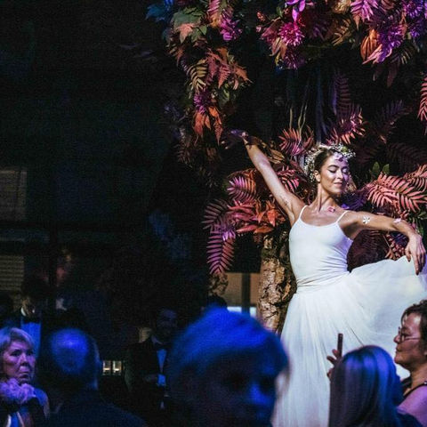 groot bloemstuk op balletvoorstelling
