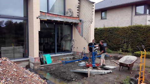 Sondering met demontabel apparaat op terras