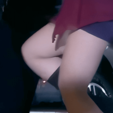 Unknown Greek Actress Knees Mugger in the Balls "Unk Show" (Unk Year) - Ballbusting