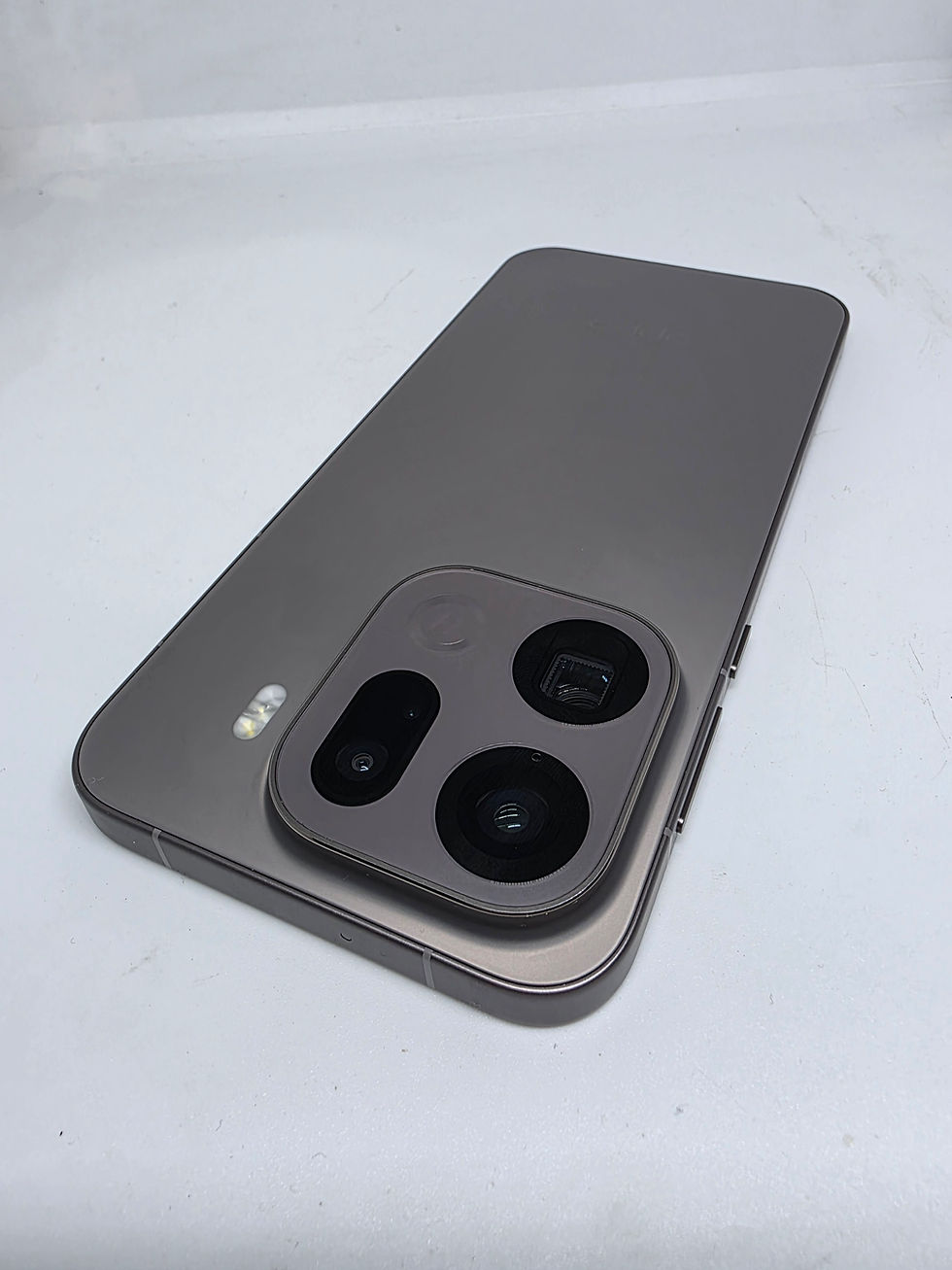 Thumbnail: OPPO FIND X9 PRO ($14,000)