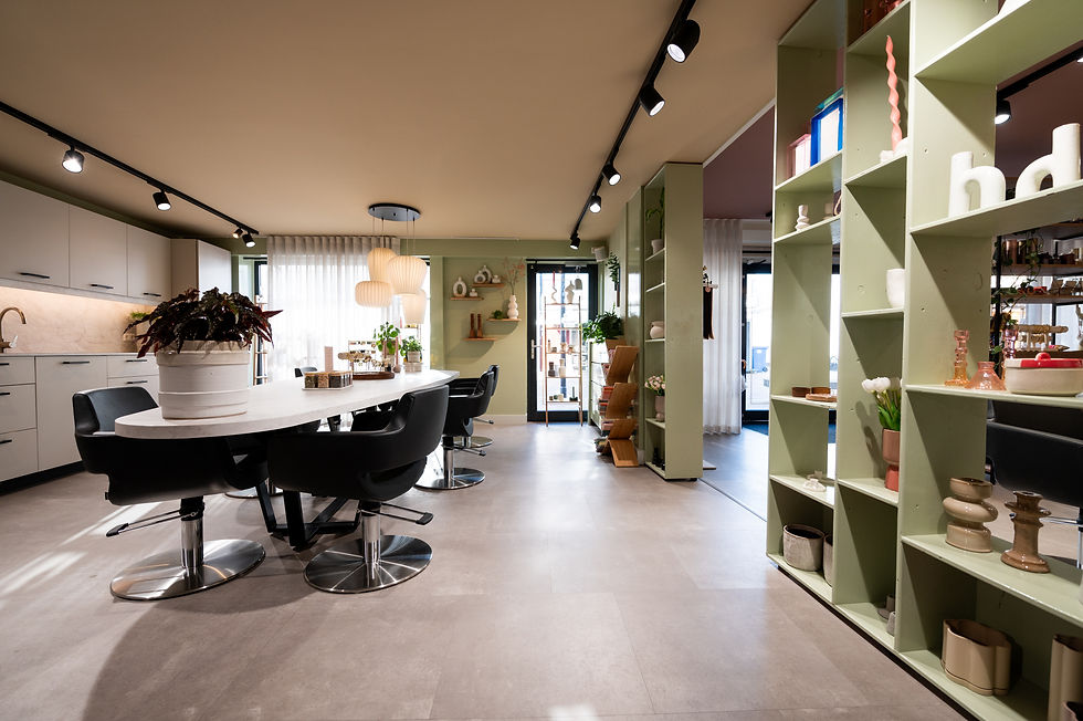 WERKEN TERWIJL JE HAAR MOOIER WORDT