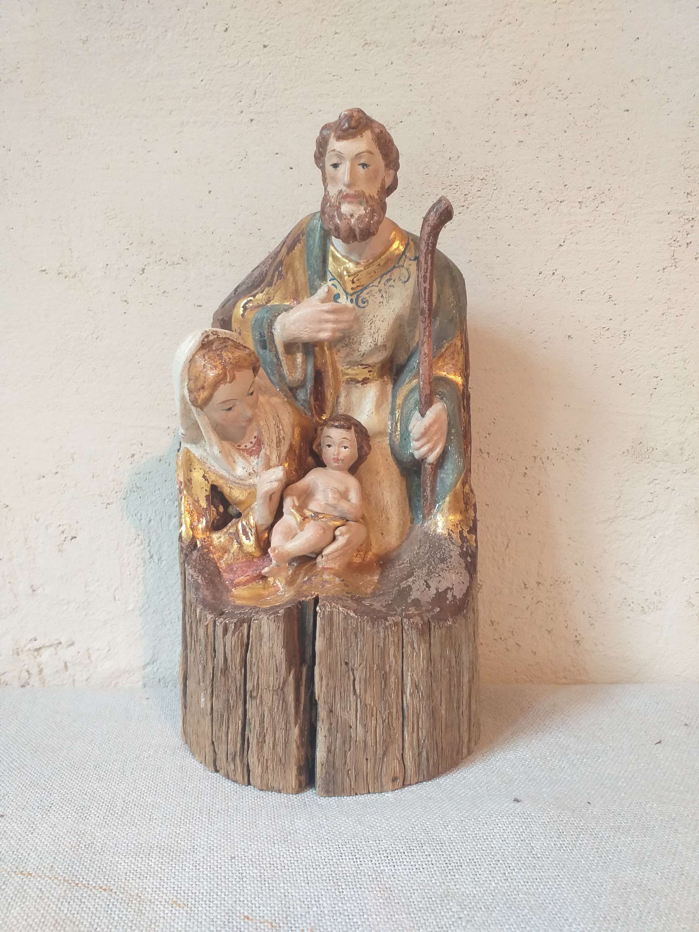 Krippenblock aus Kastanienstamm