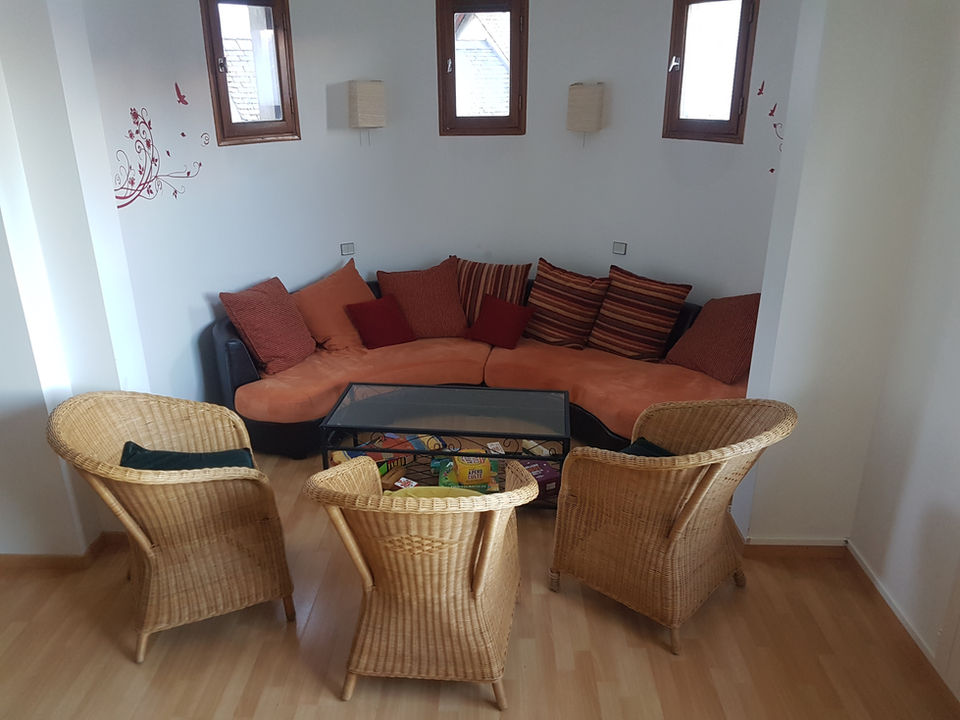 Le salon avec ses bandes dessinés et jeux de société 