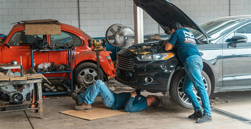 Porsche Mechanics: High-Performance Care You Can Trust