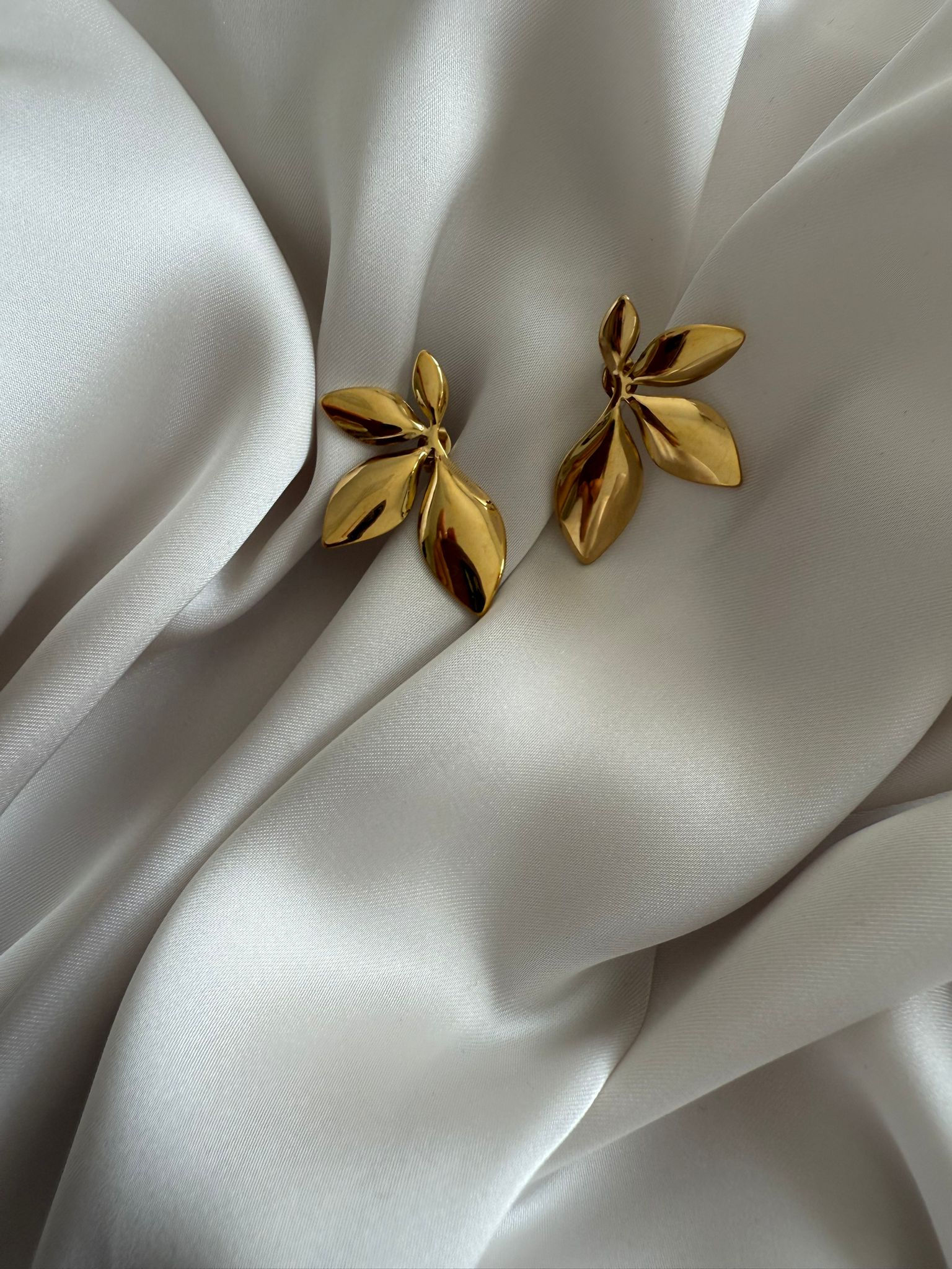 Pendientes Flor Dorada