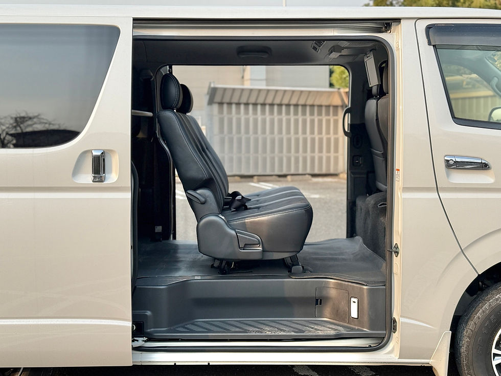 サムネイル： ハイエースバン 4型 スーパーGLダークプライム ディーゼル 4WD 両側パワースライド 後席テレビ ナビ TV