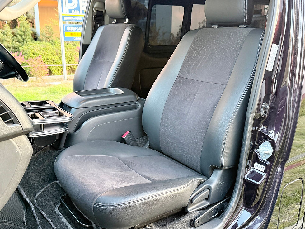 サムネイル： 【総額】 ハイエースバン ダークプライム 4WD ディーゼル AppleCarPlay バックモニター 車検令和9年3月【オートローン有】