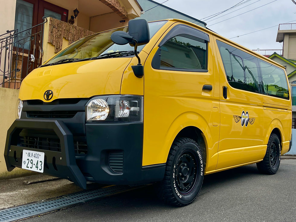 サムネイル： ハイエースバン 4型 オールペンイエロー キャンピング ベッドキット インテリアパネル レザーシート ナビ TV ETC カスタム多数！