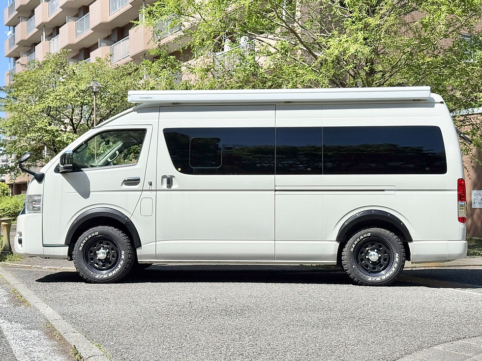 サムネイル： ハイエースバン 6型 スーパーロング キャンピング サイドタープ ベッド テーブル 後席テレビ 水道 冷蔵庫 サブバッテリー