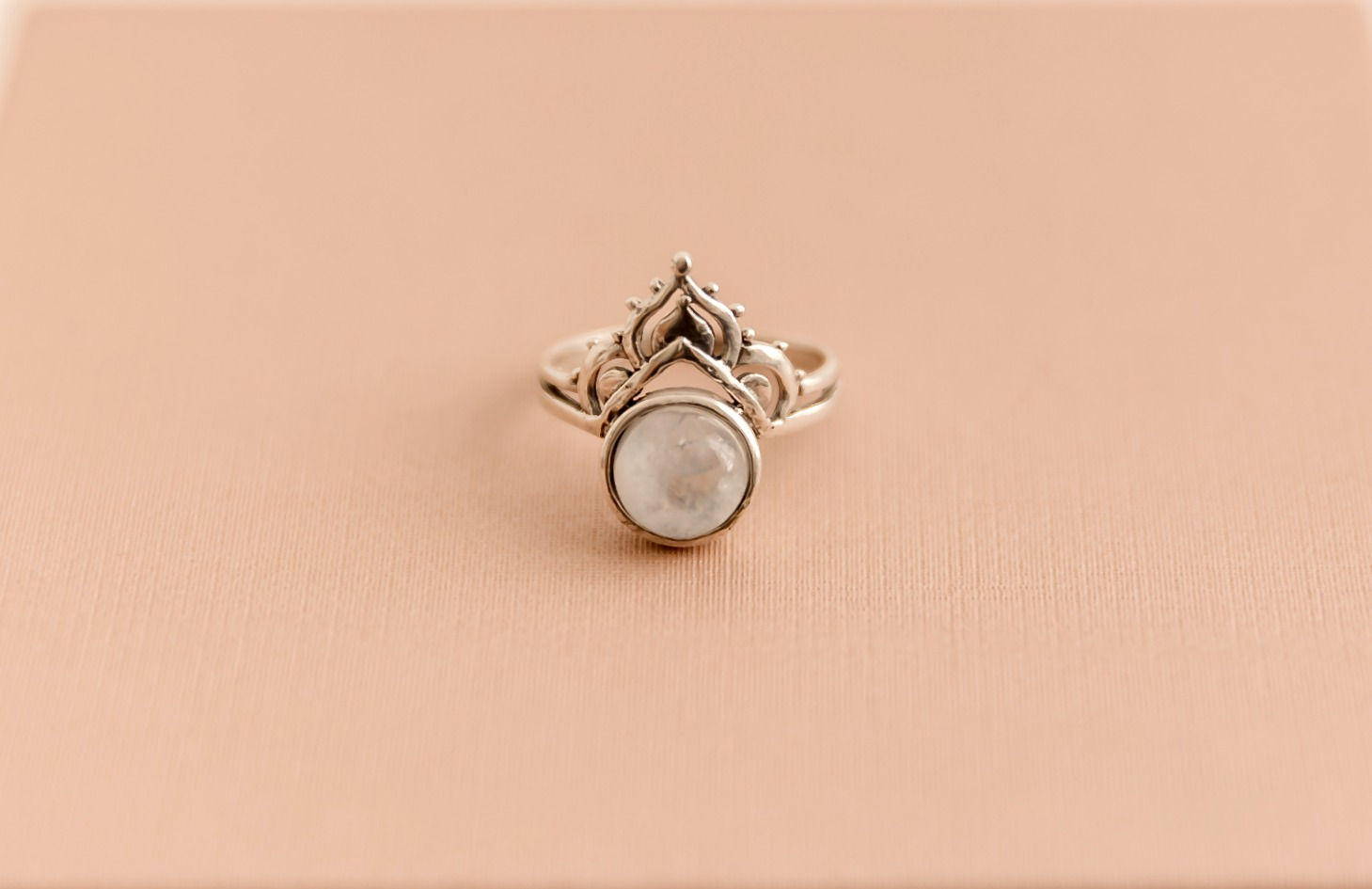 Anel Bali com Pedra da Lua