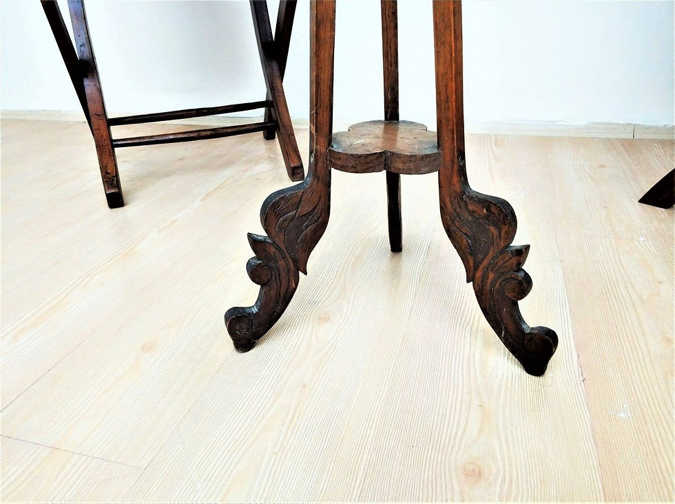 Küçük resim: Osmanlı Dönemi Oyma Ceviz Ağacı Katlanabilir Sandalye Seti