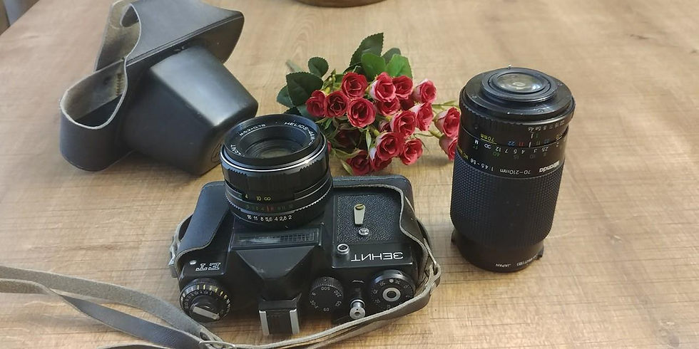 Küçük resim: SSBC Zenit Fotoğraf Makinası Ve yanında 70-210 mm objektif