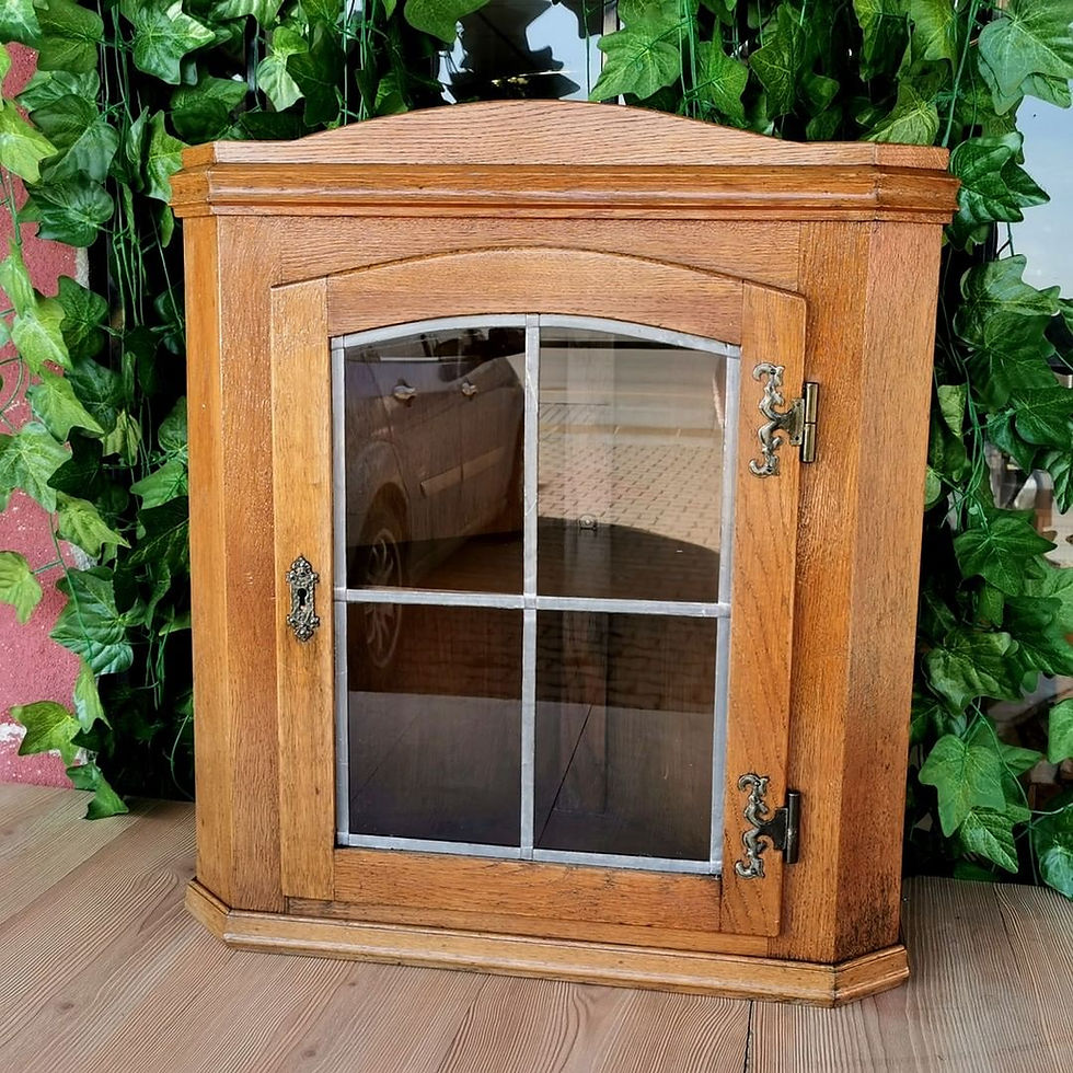 Küçük resim: Vintage Komple Ahşap Kasa Ecza Dolabı 1970/80