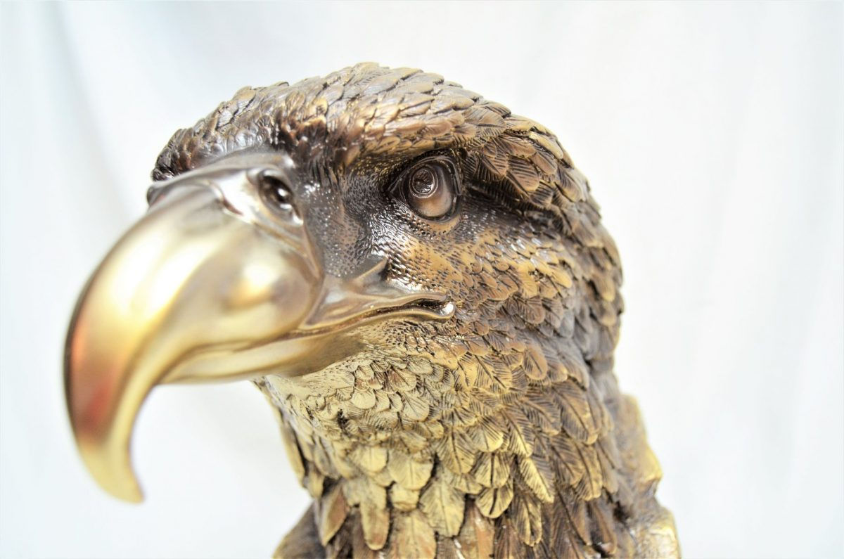 Kartal Formunda Heykel