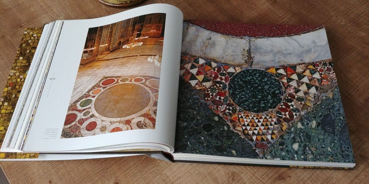 Anadolu Topraklarında Mozaik kitabı