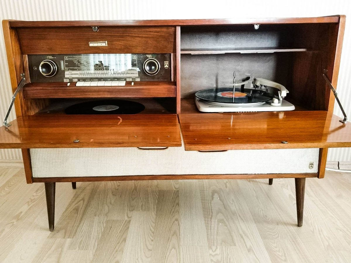 Grundig Satürn Müzik Dolabı (Lambalı Radyo &amp; Pikap/Turntable)