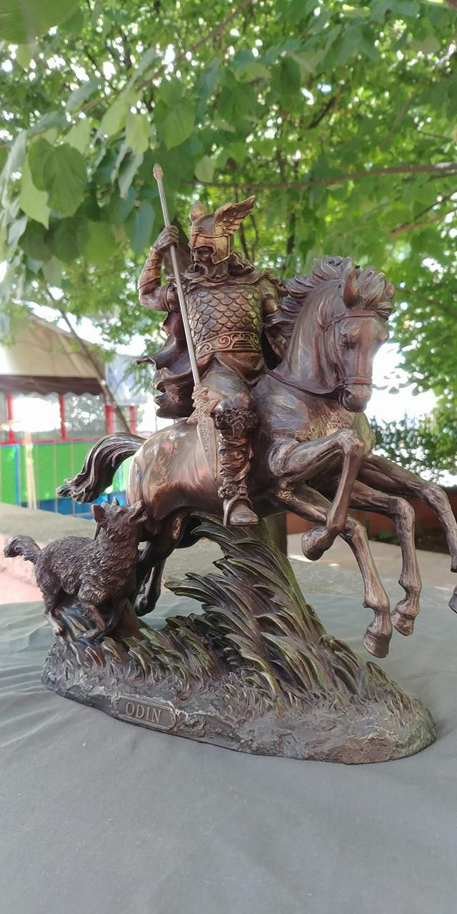 Küçük resim: Bronz Sıvama Odin Heykeli