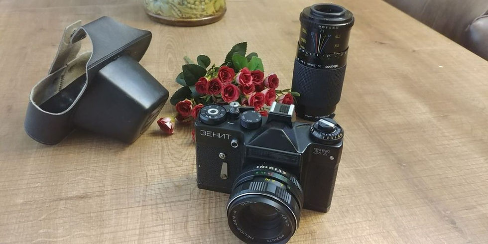 Küçük resim: SSBC Zenit Fotoğraf Makinası Ve yanında 70-210 mm objektif