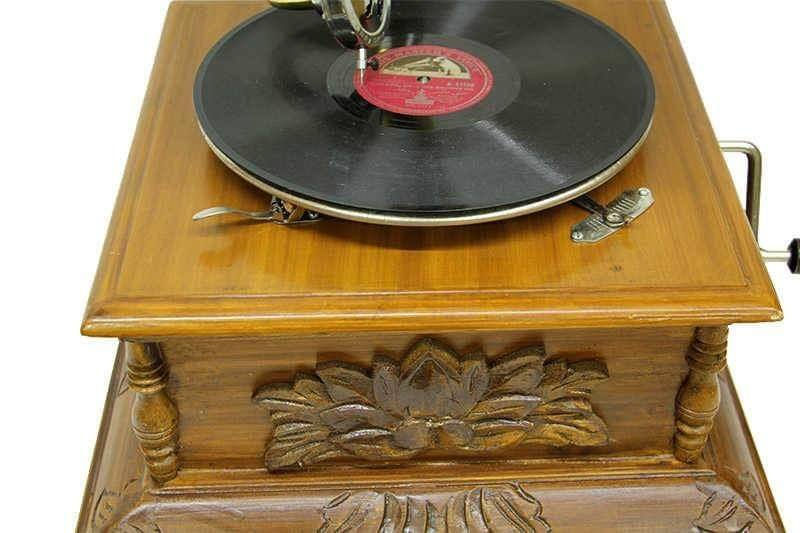 Küçük resim: El Yapımı Ahşap Oyma Retro Gramofon