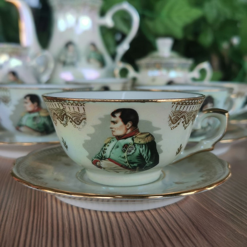 Küçük resim: France Porcelaine de Luxe Porselen Kahve Fincan Takımı