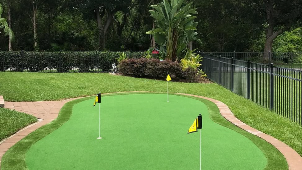 backyard putting green installer Central Florida, custom putting green installation Orlando, artificial turf golf green Florida, synthetic backyard putting green near me, putting green contractor Orlando