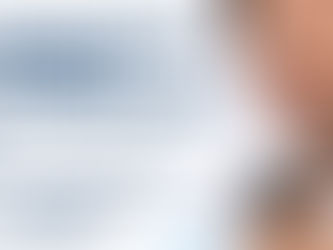 O que o seu smartwatch não te conta sobre a sua falta de sono profundo: a culpa é do seu nariz. 🚨👇 Você já fez de tudo: suplementou magnésio, ajustou a temperatura do quarto, meditou e limitou as telas. Mesmo assim, os gráficos do seu Oura Ring ou Apple Watch continuam te alertando que você passou apenas 40 minutos em Sono Profundo (Delta) e a sua VFC está no chão. A resposta para a sua estagnação e cansaço não está em um novo biohack na internet. Está na sua anatomia. 🧠👃 O sono profundo e o sono REM exigem segurança fisiológica. Quando o seu nariz é bloqueado por um desvio de septo severo, hipertrofia de cornetos ou pólipos, a resistência do ar aumenta. Sua boca se abre. A respiração fica rápida e torácica. O resultado? Seu sistema nervoso entra no modo "luta ou fuga", disparando microdespertares a noite toda. Você acorda sem fôlego, com a boca seca, névoa mental (brain fog) e o cérebro privado de realizar a faxina neurológica vital de que precisava. Respirar pelo nariz !
