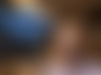 Entretanto, como toda ferramenta tecnológica, há limites que precisam ser respeitados para garantir a segurança diagnóstica. Embora os algoritmos tenham evoluído, a precisão para classificar os estágios do sono — como o sono profundo e o sono REM — ainda apresenta variações significativas quando comparada aos padrões-ouro da medicina diagnóstica.  É fundamental compreender que, em populações com distúrbios já estabelecidos ou comorbidades complexas, a acurácia desses sensores pode diminuir. Por isso, a American Academy of Sleep Medicine ressalta que tais tecnologias são complementares e excelentes para triagem, mas não substituem o olhar clínico especializado e os exames laboratoriais definitivos.