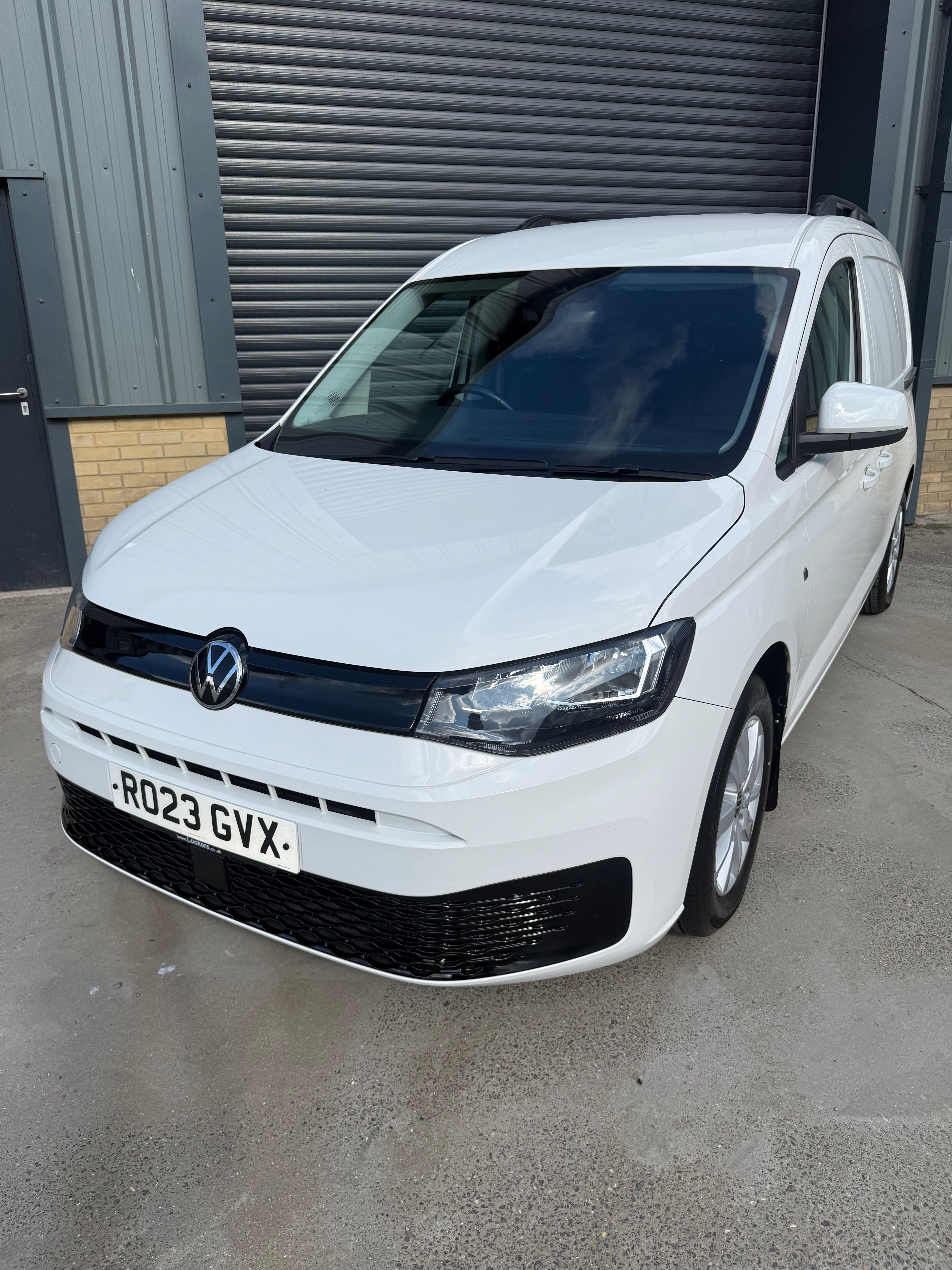 2023 Vw CADDY COMMERCE IN CANDY WHITE WITH GLOSS GRILL in