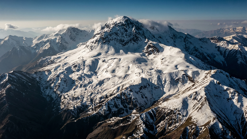 وێنەی چیای هەڵگورد لە باشووری کوردستان بە بەرزایی٣٦٠٧ م - چۆمان (وێنە: دیاکۆ گەرمیانی)