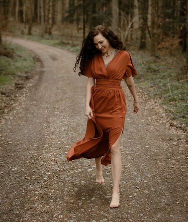 249 - Sabrina_Mischnik_2025_Wald_laurabelofotografie_134_edited.jpg