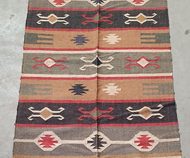 Tapis kilim en toile de jute et coton. 125cm x 195cm