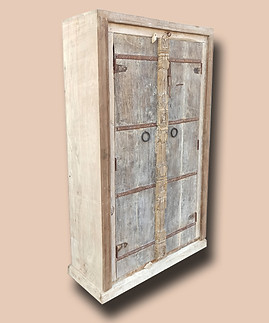 Armoire en bois ancien