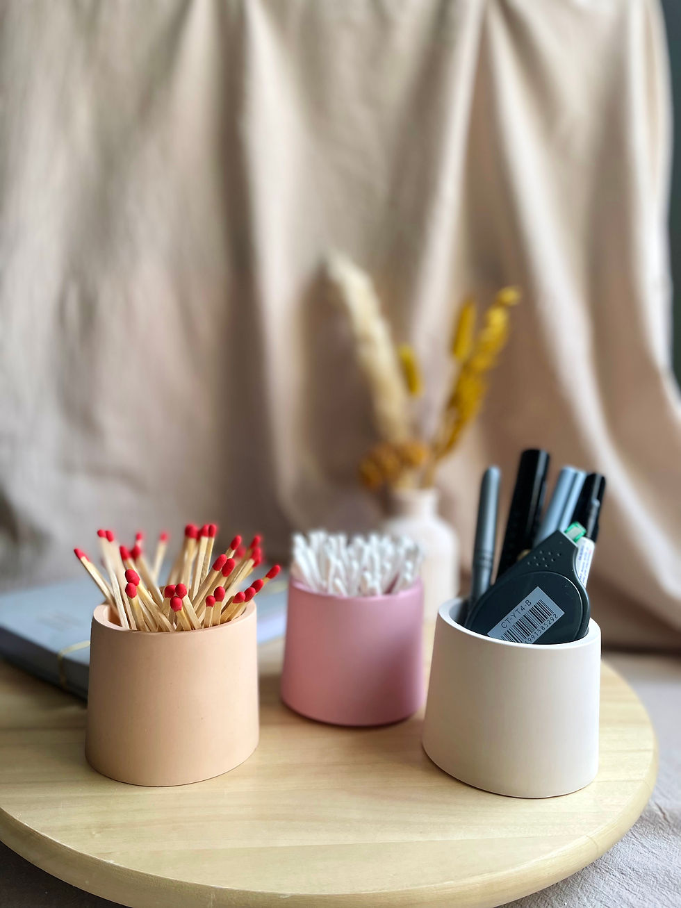 Kleiner Topf in orange, rosa und beige