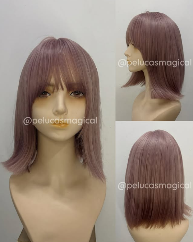 Peluca rosa corta con fleco