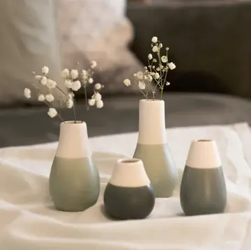 set de 4 petits vases en porcelaine