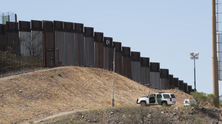 Comienzan las obras de los prototipos del muro de Trump