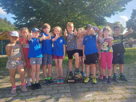 SCE Kids freuen sich über ihr neues PEDALO