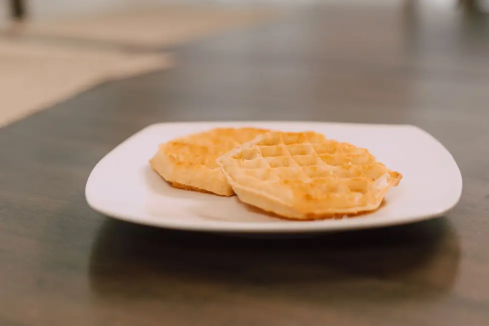 Apa Itu Waffle? Mengenal Rasa, Tekstur, dan Cara Penyajiannya