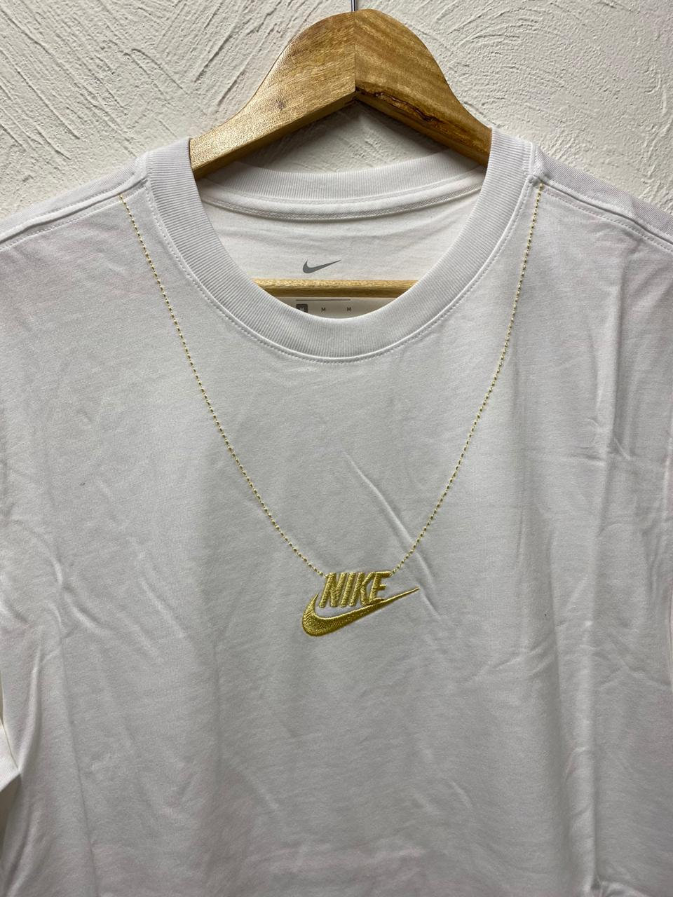 Camiseta Colar Nike Branca Wanna Shine