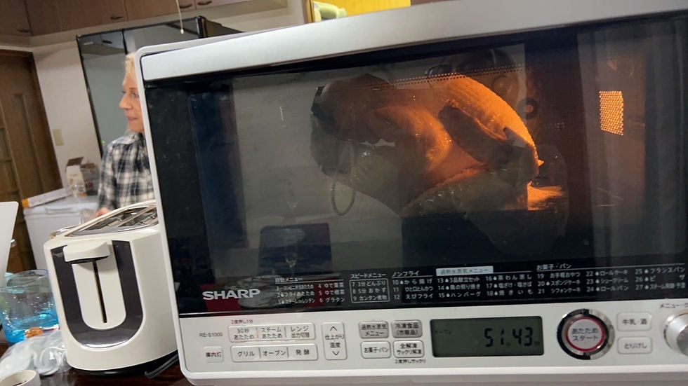 オーブンで焼いているターキー
