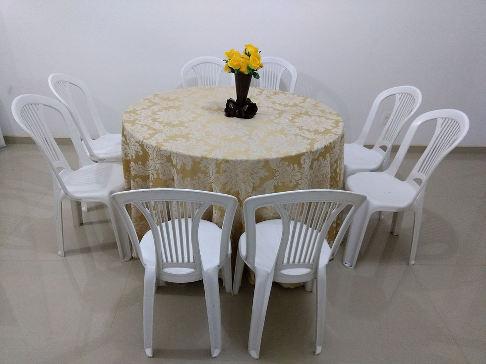 R$ 3 und / Cadeira de pvc