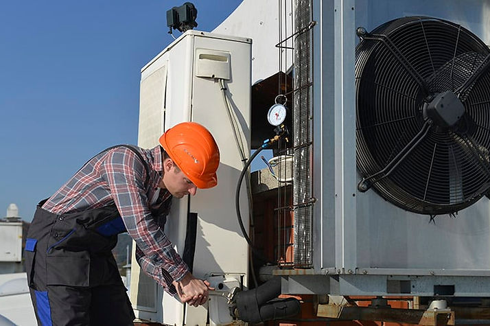 commercia-hvac-tech.jpg