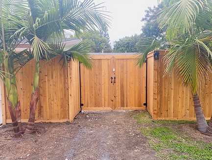 Cap & Trim Cedar Fence in Costa Mesa.HEIC