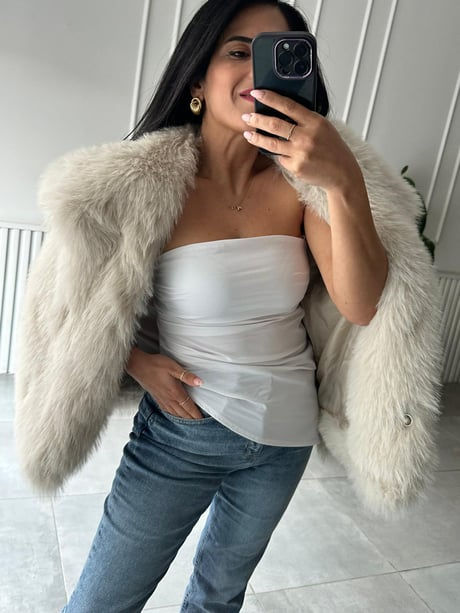 Zr Model Asimetrik Straplez Beyaz Bluz Model Üzerinde Görünümü