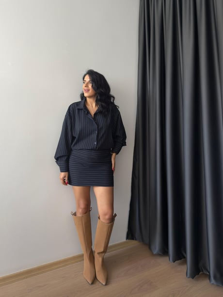 Gömlek Etek Takım Model Üzerinde Görünümü