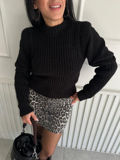 Leopar Desen Mini Etek Model Üzerinde Görünümü