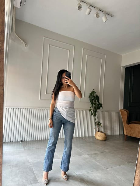 Zr Model Asimetrik Straplez Beyaz Bluz Model Üzerinde Görünümü