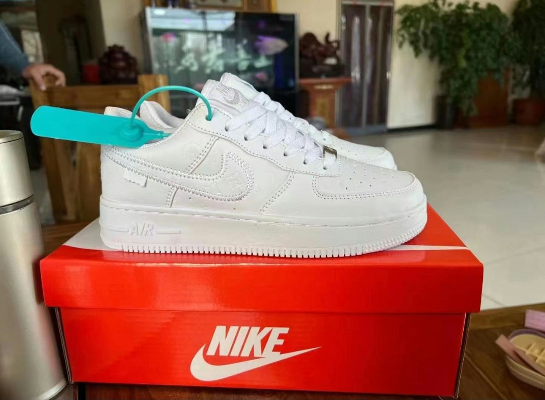 NIKE LV