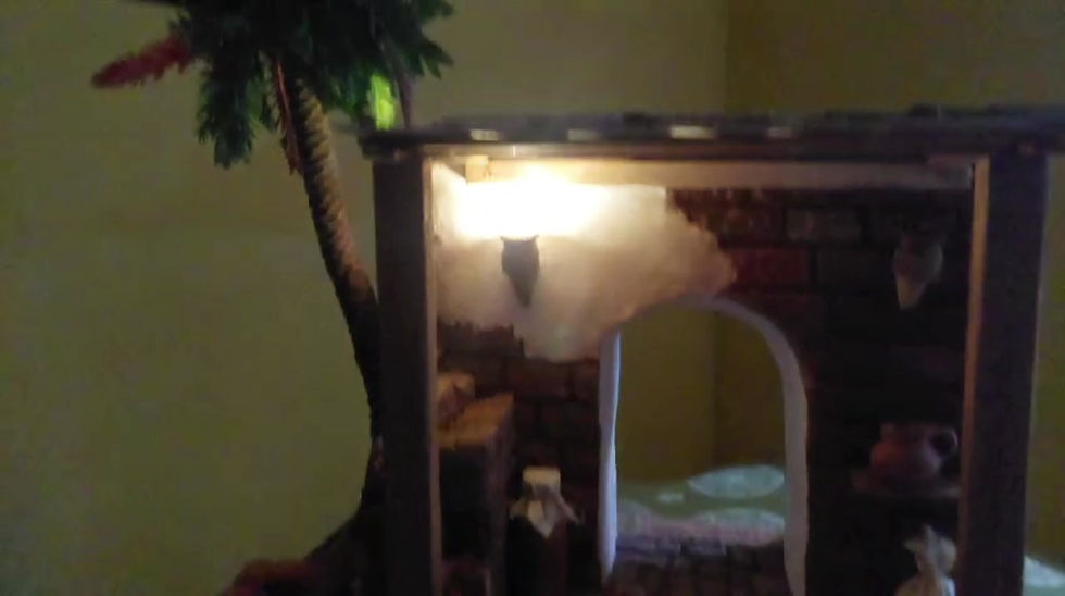 detalle antorchas led cálidas en escena de belén